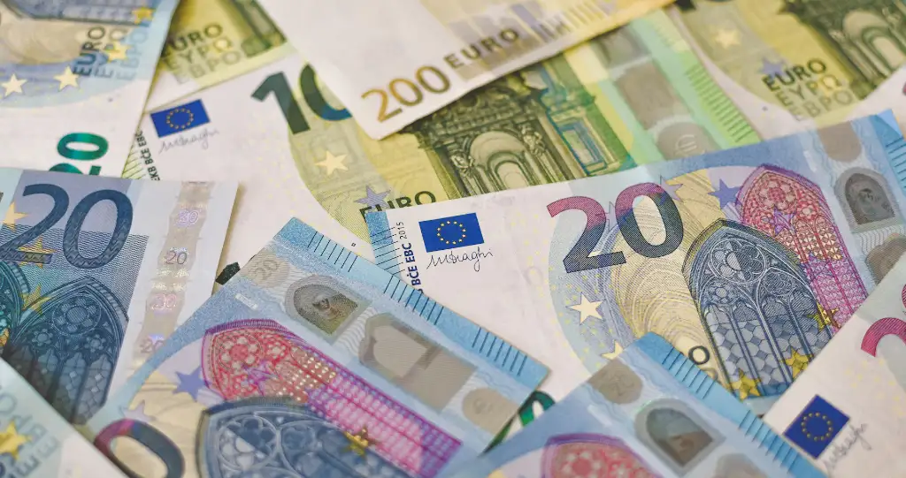 Ile czasu ma niemiecki urząd skarbowy na zwrot podatku? Przepisy vs. praktyka